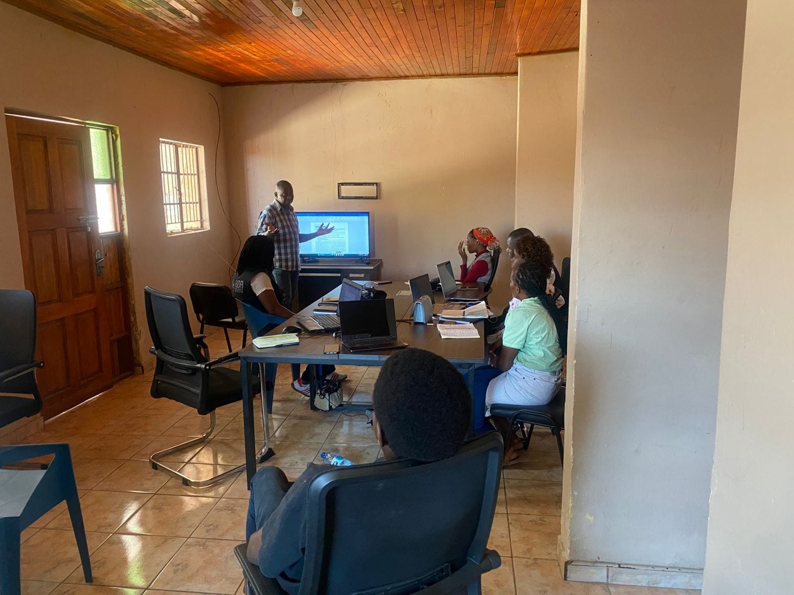 ALDA capacita membros em técnicas de planificação e elaboração de relatórios.